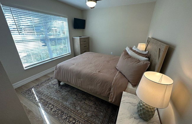 Completely Updated Villa, Private Pool, Beautiful! - Photo 3