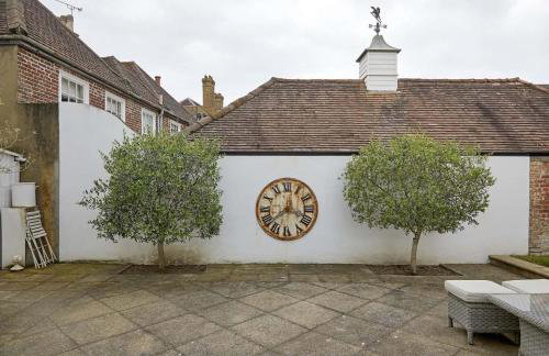 Double-Bed Bedroom, Living Room and Kitchenette, private Bathroom and Utility Room available at Willow House, Shepperton - Foto 35