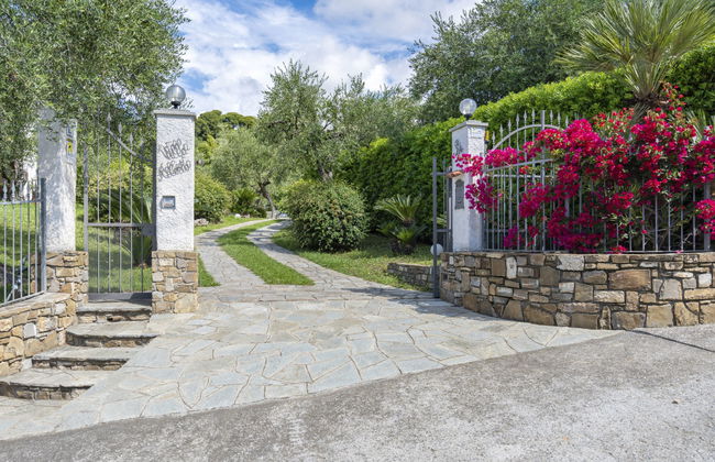 4 bedroom Apartment in Diano Castello with swimming pool and garden - Photo 32