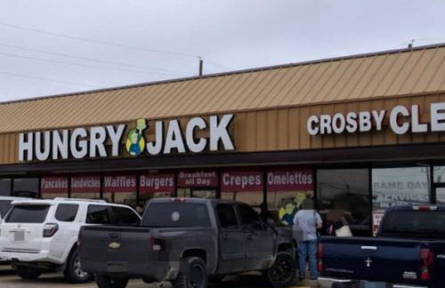 Crosby Backyard Oasis with Weekday Specials! - Foto 71