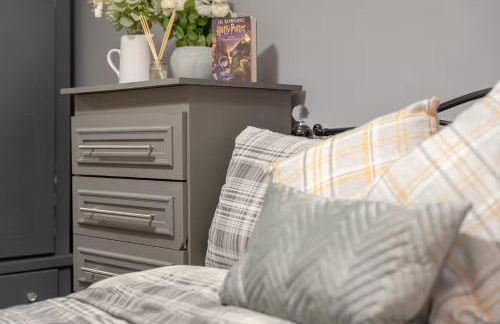 Family-Friendly 2-Bed Home with Games & Fireplace - Foto 23