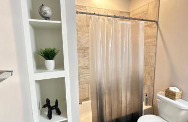 Luxury 3BR Townhome Stay - Foto 11