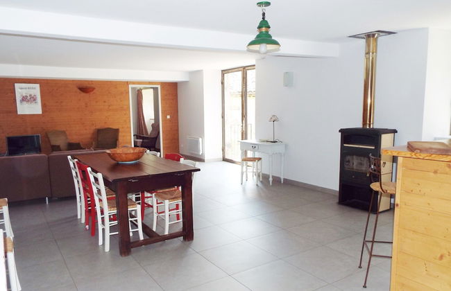 Lovely House With Grass Garden, Shared Swimmingpool, Next to the River Ardeche - Foto 24