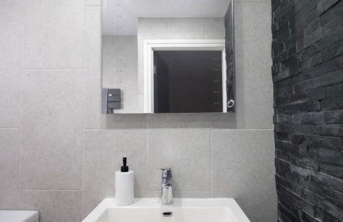 Spacious Modern 5 bedroom home near Heathrow Windsor - Foto 39