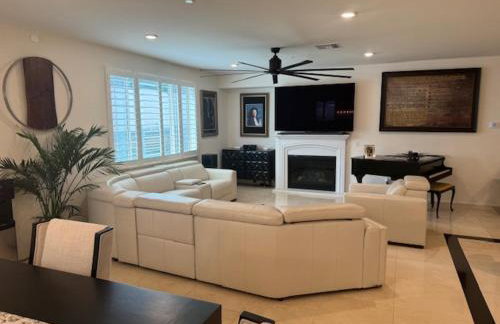 Elegant Retreat with Private Luxurious Gen Suite - Foto 9