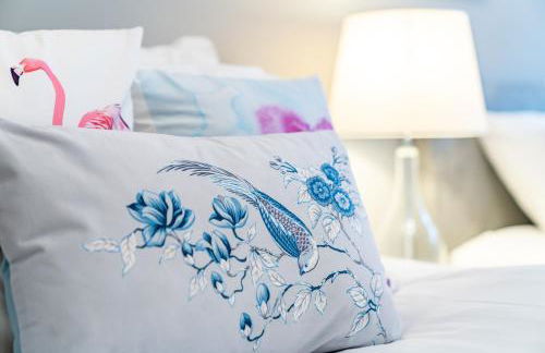 Town Center Apartment with 55” Smart TV+Netflix - Photo 15