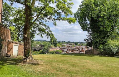 The Old House Apartment - Photo 2