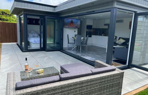 Whispering Waves Guest house, Brighton-8 mins, Guests 4, Beachfront, Free parking, WiFi, Kitchen and AC - Foto 2