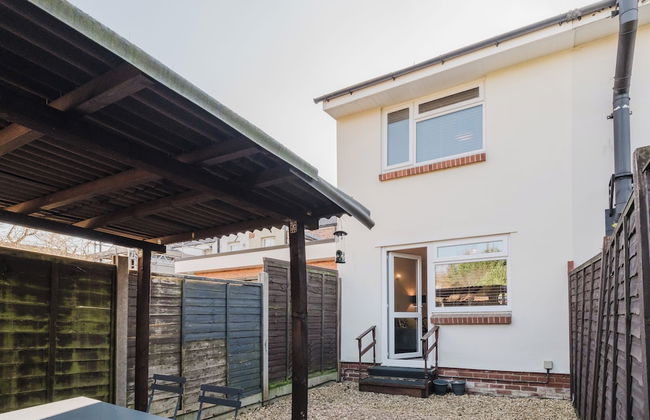 Corner House - Bright 2BD in Cheltenham - Photo 46