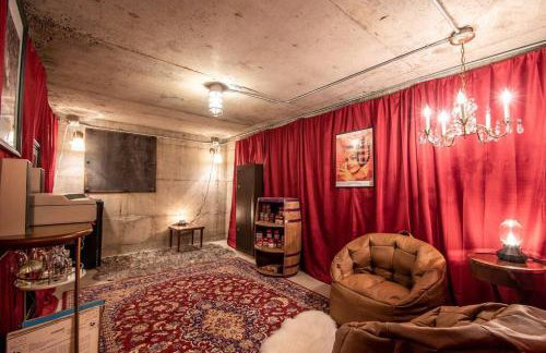 Basement Apartment w/ Hot Tub & Bombshelter! - Foto 21