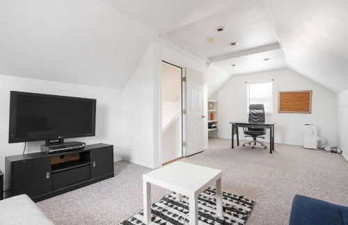 Cozy Downtown Escape Hot tub and Modern Touches - Foto 39