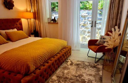 4 Bed Villa Sleeps 8 -private Terrace-free Parking - Foto 51