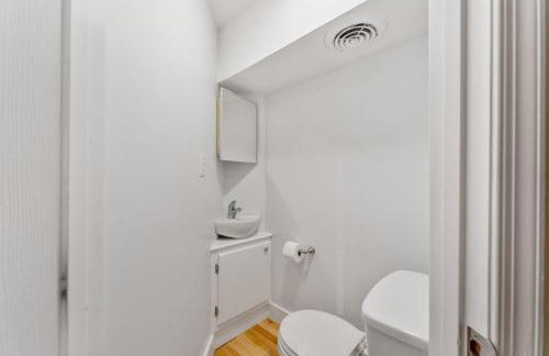 Patio Paradise Stylish 3BR Home with Gaming Room - Photo 32