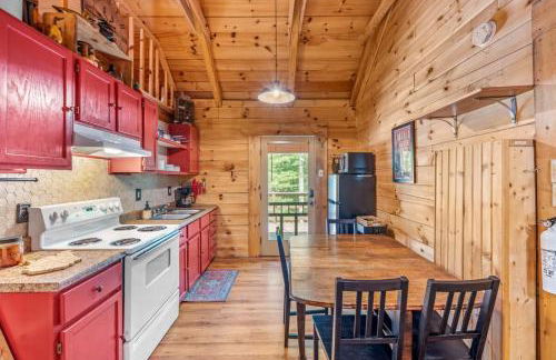 Mallard Creek Cabin - Firepit - Kitchenette - Large Deck - Gas Grill - Foto 8