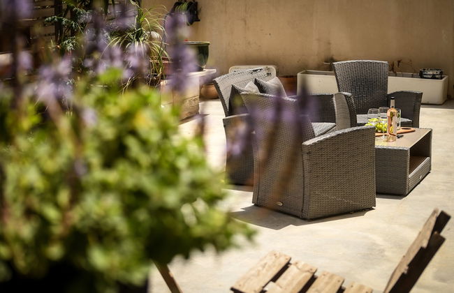 Unique and Spacious 2BR Apt with Terrace - Photo 39