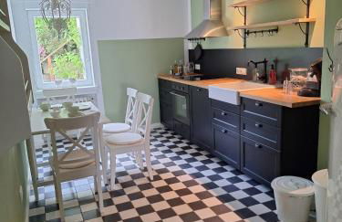 Wohnen am Waldrand, zentral und ruhig mit Terasse - Foto 1