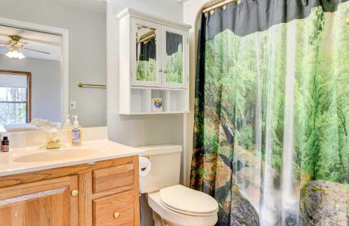 Stunning Maggie Valley Getaway with Decks, Fire Pit! - Foto 23