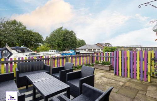 Calder Row by Alt-Stay Contractor Accommodation - 3 Bed Canal Side Contractor Home With Parking, Wi-Fi & Full Kitchen - Ideal For Long stays - Foto 21