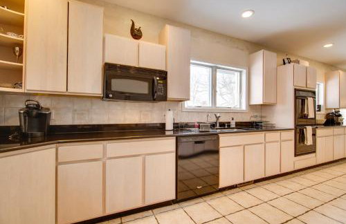 Hot Tub and Sauna Hoffman Estates Villa in Elgin! - Foto 8