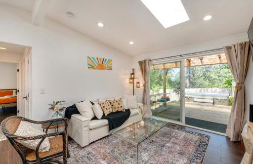 Modern Meadow Vista Vacation Home with Spacious Deck - Photo 4