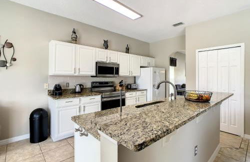 Extended Sun Deck with Private Pool in Gated Quiet Community - Foto 14