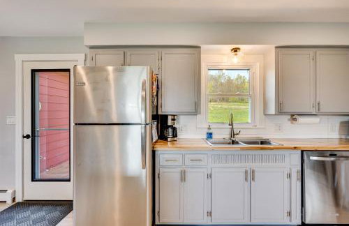 8 Mi to Jay Peak Resort Scenic Retreat with Deck - Photo 10