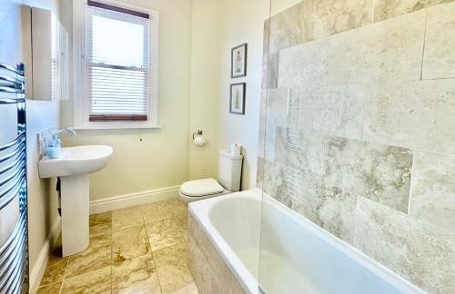 Montrose House - Photo 19