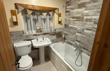 Detached property, beams, hot tub large garden - Photo 18