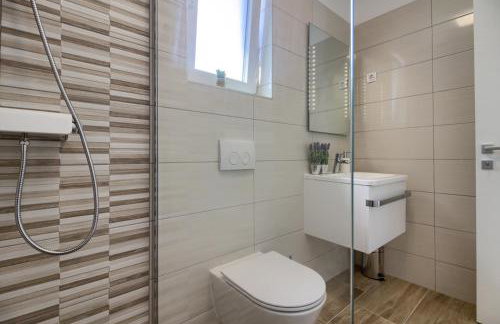 Luxury Villa with extra heated pool with hydromassage, biliard near town center and beach by WiiBuk - Foto 37