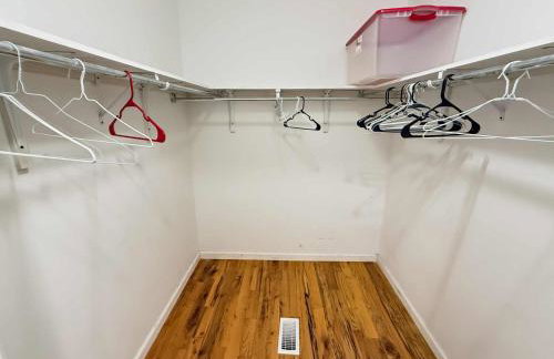 Comfy King Bed Townhouse with Outdoor Sitting Area - Foto 11