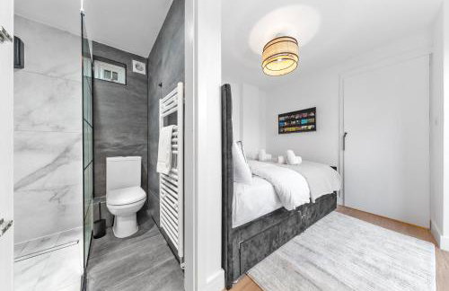 AC & Private Drive Stylish 4BR 5 Beds 8 Guests Wifi And Parking - Photo 54