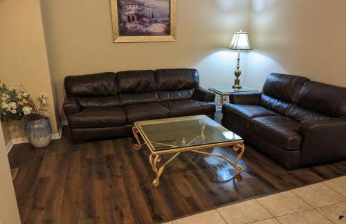 Beautiful Large Residential Home - Photo 4