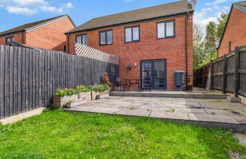 3 Bedroom house with 5 beds and Parking 18LW - Photo 31