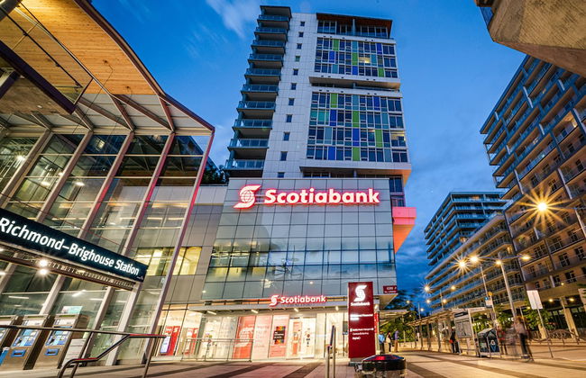 Charming Oasis Close to Airport & Downtown - Photo 43