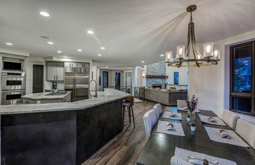 Cozy mountain home w riverfront patio - Foto 53