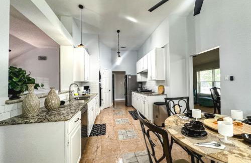 Maple House Romantic Getaway WHot Tub Near IAH - Foto 33