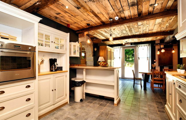 Magnificent Holiday Home in Baronville With Heated Pool & Billiards - Photo 15