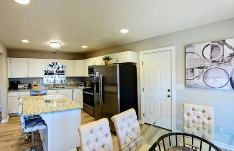 Chic Oasis: 3BR, 2BA, Private Deck - Foto 3