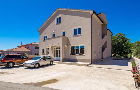 2 Bedroom Lovely Apartment In Viskovo - Photo 7