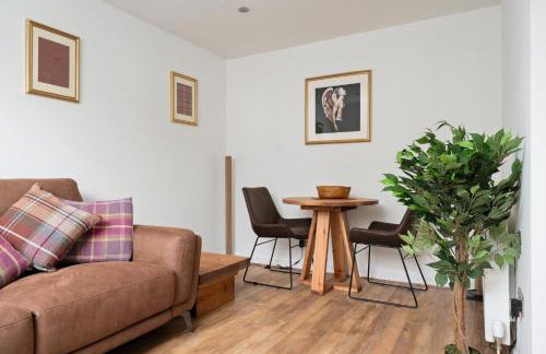 Historic 1BR Home in Culross Near Filming Sites - Foto 48