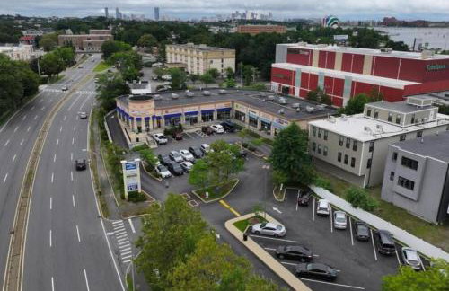 988 - 2 4BR Boston Cozy Getaway near Geneva Cliffs - Foto 35