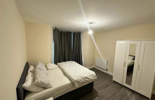 Newly Refurbished 2 Bedroom Flat New Southgate London N11 - Foto 6