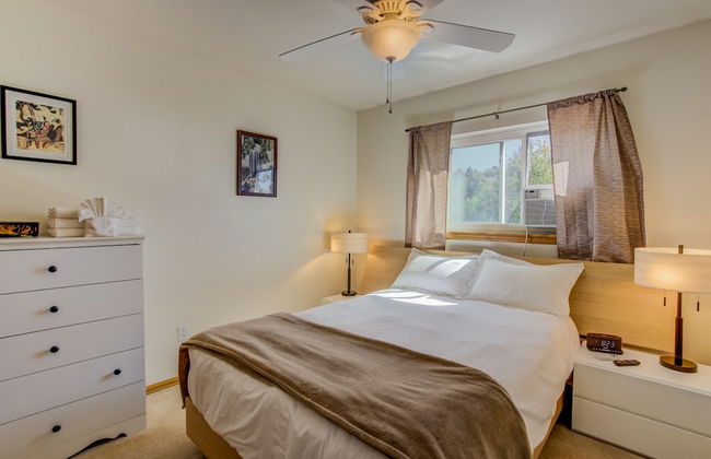 4 BR Country Home in Suburbs W/trails & Parks - Foto 9