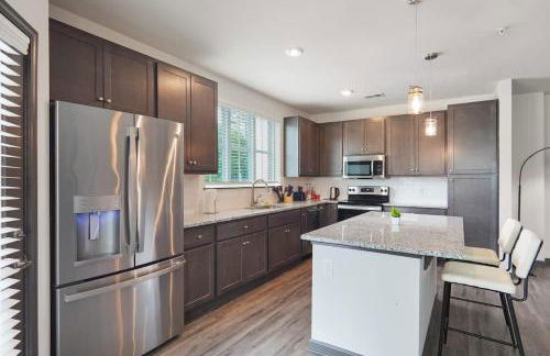 3BR King Bed Balcony North Raleigh - Foto 23