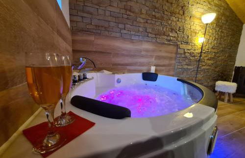 Refuge Insolite avec balnéo privative en forêt - Foto 3