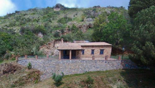 Pet-friendly Farmhouse - Photo 5