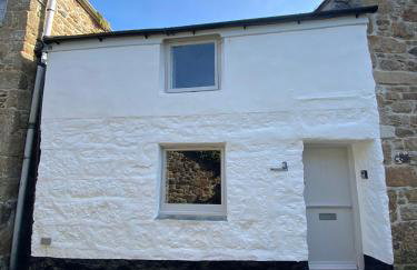 The Old Gallery - Charming Coastal Escape For Two - Photo 67