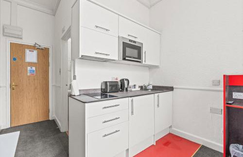 Private Studio in Dudley,Kitchen&Bathroom,Sleeps 1 - Photo 2
