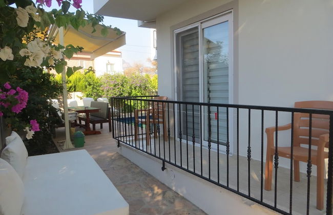Villasevval-sleeps8-pool-bbq-ac-neartown - Photo 15