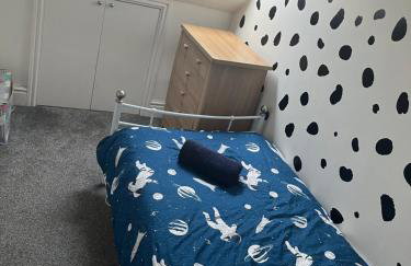 Stunning Bebington Maisonette - large private drive and entrance, good transport links - Foto 14